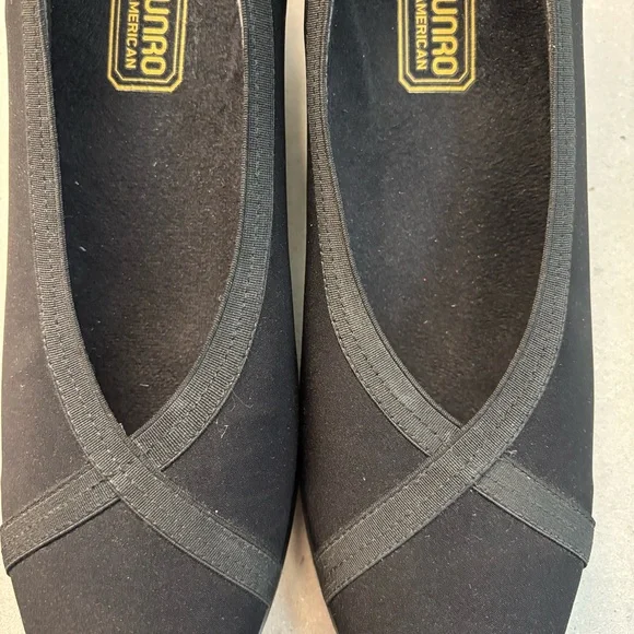 MUNRO American Low Heel Pumps in Black with Criss Cross Elastic Slip On Size 10 - Picture 4 of 14